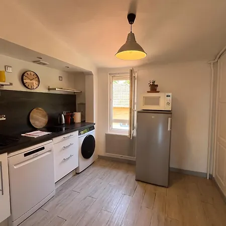 Charming 3 Of 50 M2 Located In 公寓 *