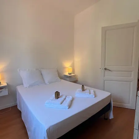 Charming 3 Of 50 M2 Located In 耶尔