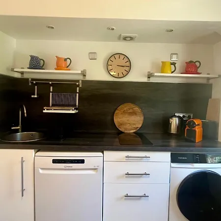 Charming 3 Of 50 M2 Located In Appartement *